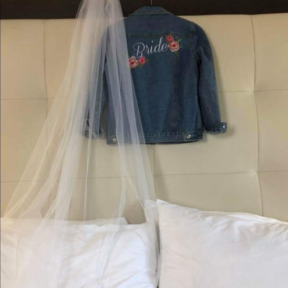 Beautiful white veil!